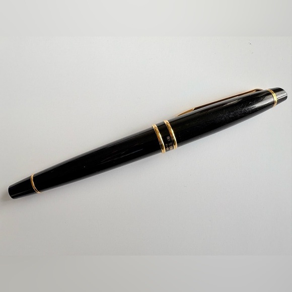 Waterman Expert Fountain Pen in Black with Gold Trim Sophisticated Black Pen - Picture 3 of 7